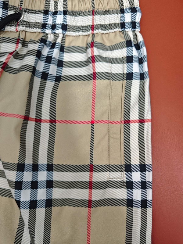 ブランドハーフパンツ側面デザイン